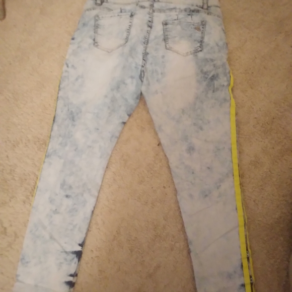 V.I.P Jeans - Picture 2 of 3